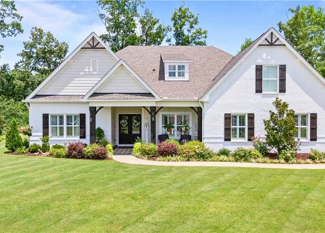Property at 807 Lily Ct, Opelika, AL 36801, 4 beds, 3 baths