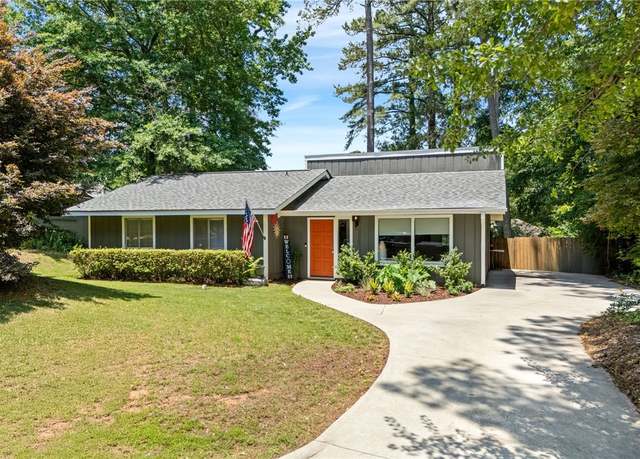 Property at 333 Tullahoma Dr, Auburn, AL 36830, 3 beds, 2 baths