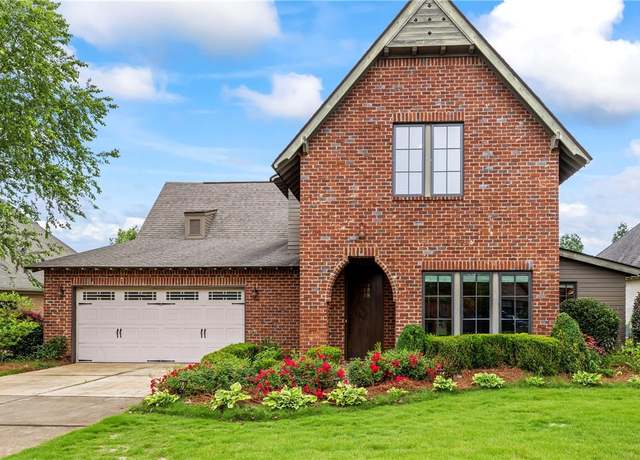 Property at 785 Oakdale Dr, Auburn, AL 36830, 4 beds, 2.5 baths