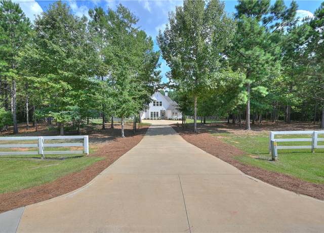 Property at 2865 Pear Tree Rd, Auburn, AL 36879, 7 beds, 5 baths