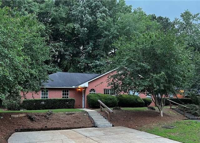Property at 1181/1183 Northlake Dr, Auburn, AL 36830, 6 beds, 4 baths