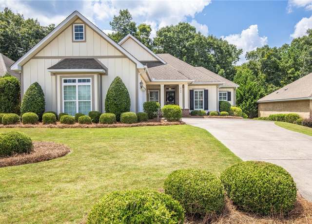 Property at 1726 Vfw Rd, Auburn, AL 36832, 3 beds, 2 baths