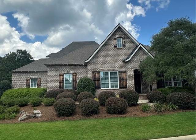 Property at 1611 Woodley Cir, Auburn, AL 36830, 3 beds, 2 baths