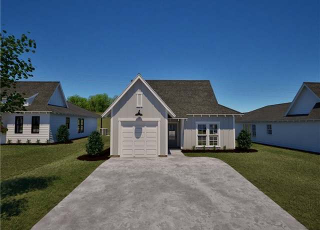 Property at 062 Summer St, Opelika, AL 36801, 3 beds, 2 baths