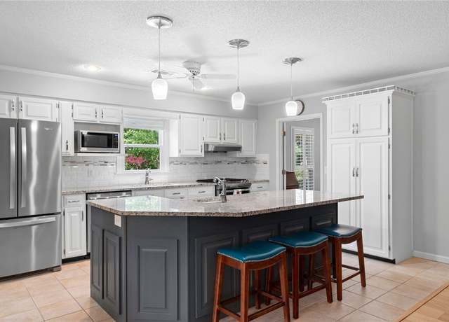 Property at 1340 Ferndale Dr, Auburn, AL 36830, 3 beds, 2.5 baths