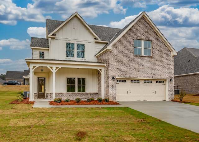 Property at 1482 Maggie Dr, Opelika, AL 36801, 5 beds, 3 baths