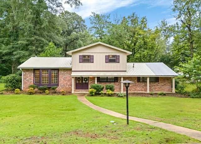 Property at 706 E Magnolia Ave E, Auburn, AL 36803, 4 beds, 3 baths