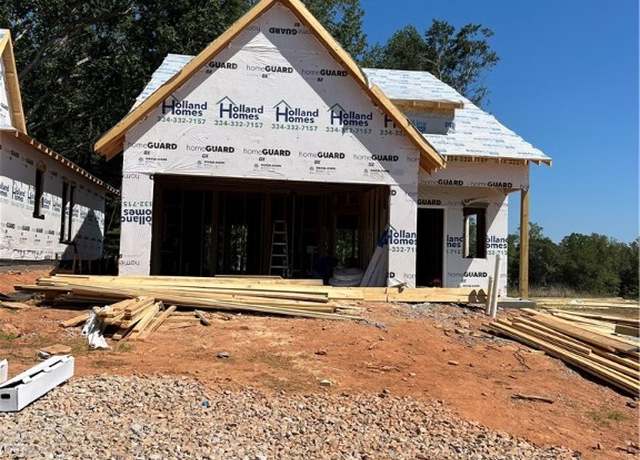 Property at 1079 Woodland Ln, Opelika, AL 36801, 4 beds, 2.5 baths