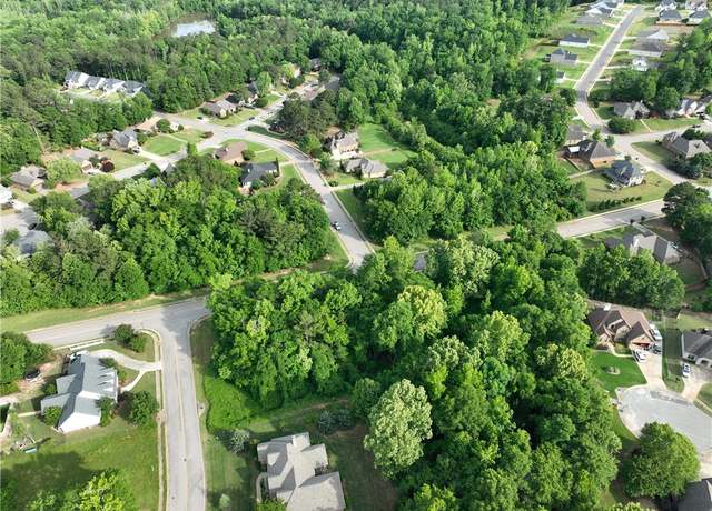 Property at 1718 Crescent Blvd, Auburn, AL 36830