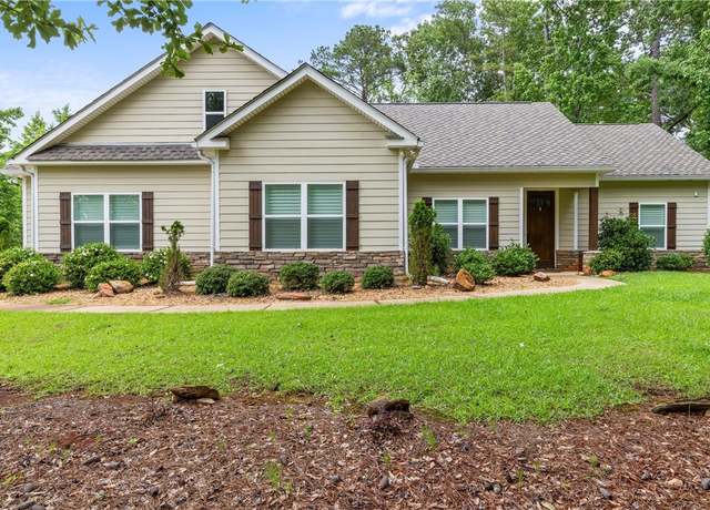 Property at 134 N Cardinal Hts, Dadeville, AL 36853, 3 beds, 2 baths