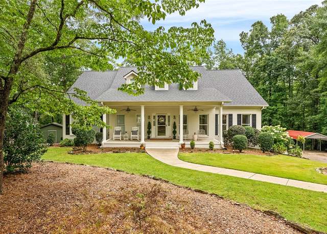 Property at 255 Hedgerow Cir, Auburn, AL 36830, 5 beds, 3.5 baths