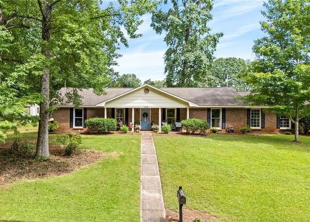 Property at 2200 North Hills Dr, Opelika, AL 36801, 3 beds, 2 baths