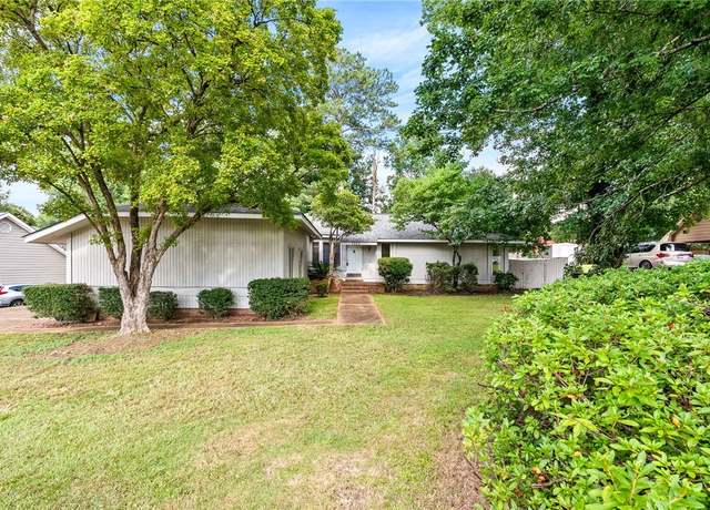 Property at 1144 E University Dr, Auburn, AL 36830, 4 beds, 2 baths