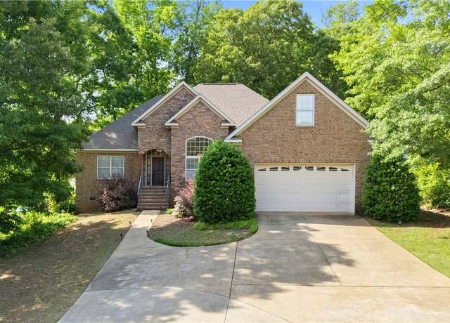 Property at 1786 Piedmont Dr, Auburn, AL 36830, 4 beds, 3.5 baths