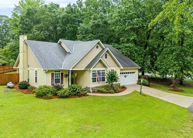 Property at 601 Cusseta Rd, Opelika, AL 36801, 4 beds, 2 baths