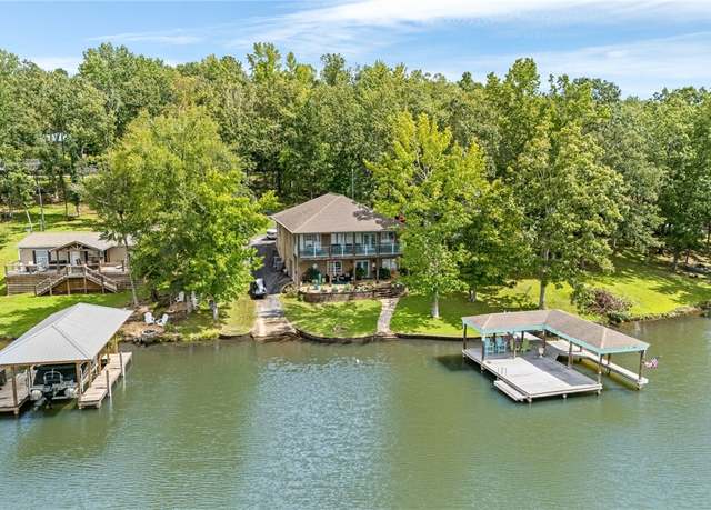 Property at 303 Lakeview Dr, Dadeville, AL 36853, 4 beds, 3 baths