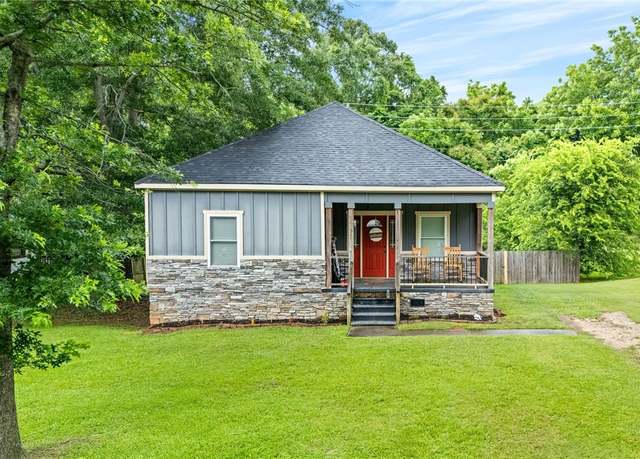 Property at 2013 29th Blvd, Valley, AL 36854, 4 beds, 2 baths
