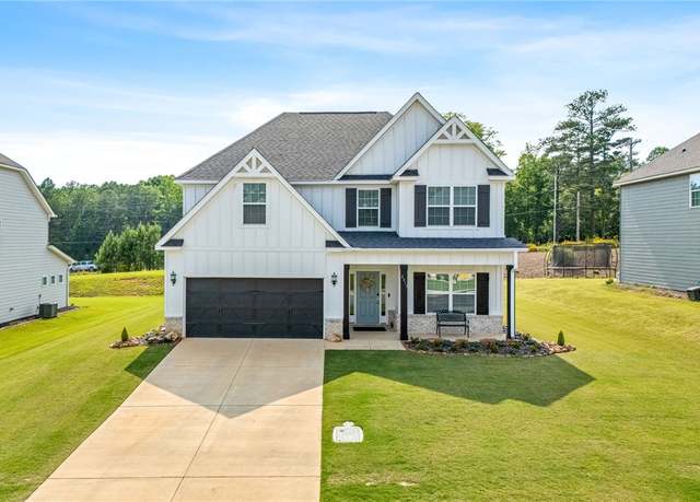 Property at 2017 Mallory Ln, Opelika, AL 36804, 5 beds, 3 baths