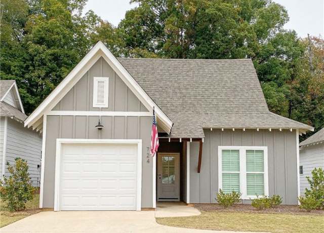 Property at 724 Village Dr, Opelika, AL 36801, 3 beds, 2 baths