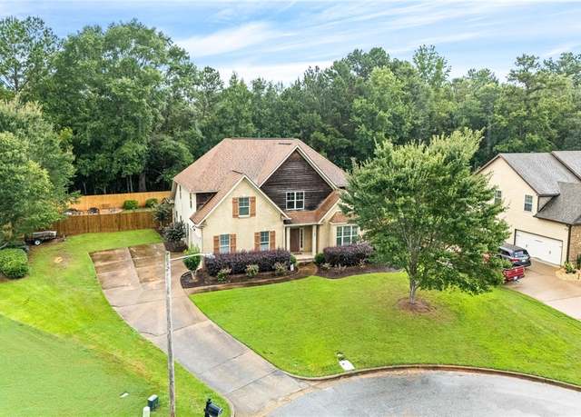 Property at 1702 Southlake Dr, Opelika, AL 36804, 5 beds, 3.5 baths