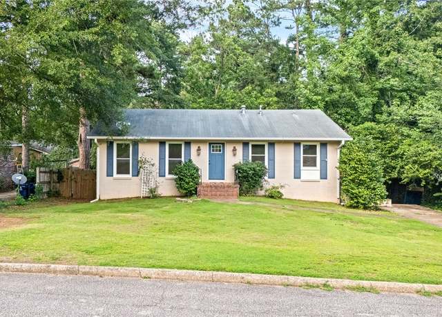 Property at 886 Cherokee Rd, Auburn, AL 36830, 5 beds, 2.5 baths