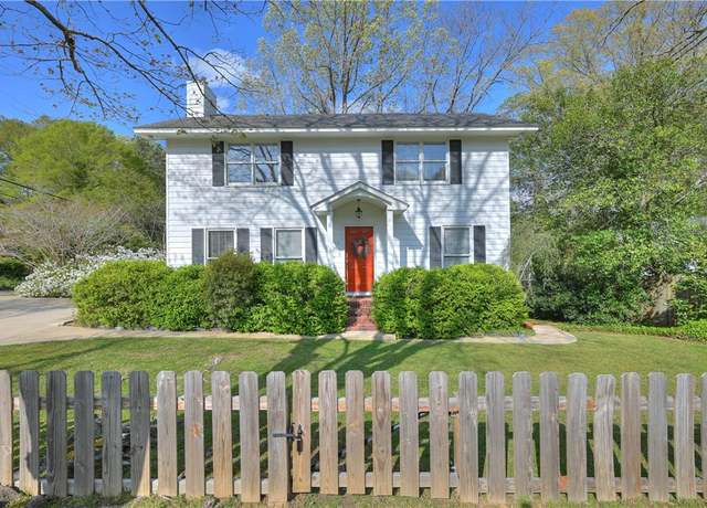 Property at 505 Moores Mill Rd, Auburn, AL 36830, 4 beds, 2.5 baths