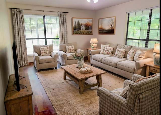 Property at 5755 Lee Road 390, Opelika, AL 36804, 4 beds, 2 baths