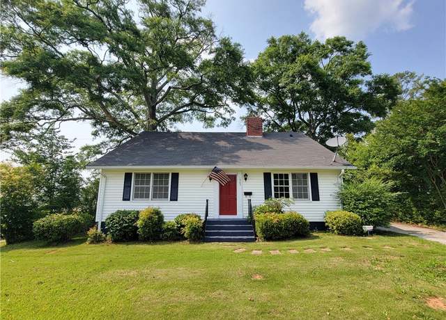Property at 1905 30th St, Valley, AL 36854, 3 beds, 2 baths