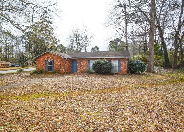 Property at 1122 Bond Ave, Auburn, AL 36380, 4 beds, 2 baths