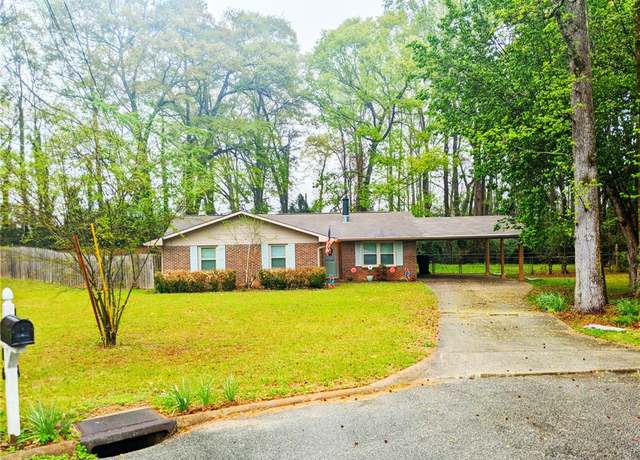 Property at 1616 Merle Cir, Opelika, AL 36801, 3 beds, 2 baths