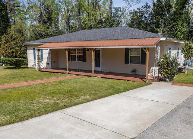 Property at 104 Bullock Cir, Eufaula, AL 36027, 3 beds, 2 baths