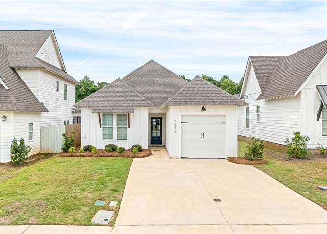 Property at 1256 Fox Tail Ln, Opelika, AL 36801, 3 beds, 2 baths