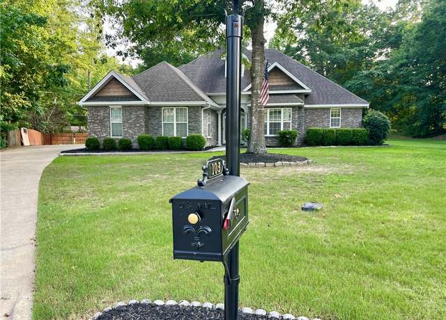 Property at 103 Tallyho Ct, Auburn, AL 36832, 4 beds, 3.5 baths