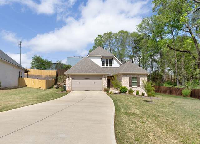 Property at 1660 Lois Ln, Auburn, AL 36830, 3 beds, 2 baths