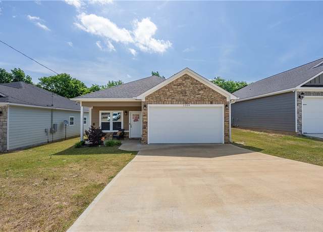 Property at 1304 Ingersoll Dr, Phenix City, AL 36867, 3 beds, 2 baths