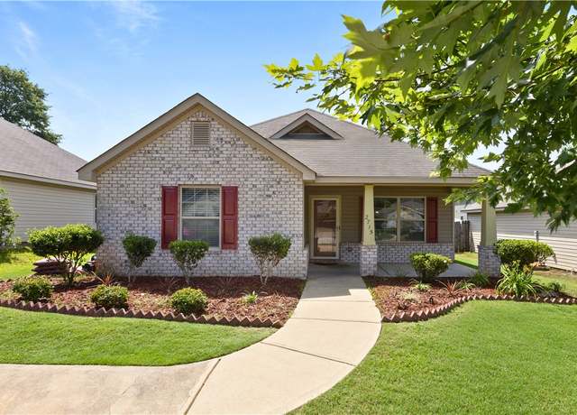 Property at 2715 Brittany Ln, Opelika, AL 36804, 3 beds, 2 baths