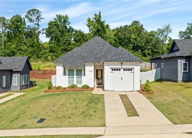 Property at 405 Peter St, Auburn, AL 36832, 3 beds, 2 baths
