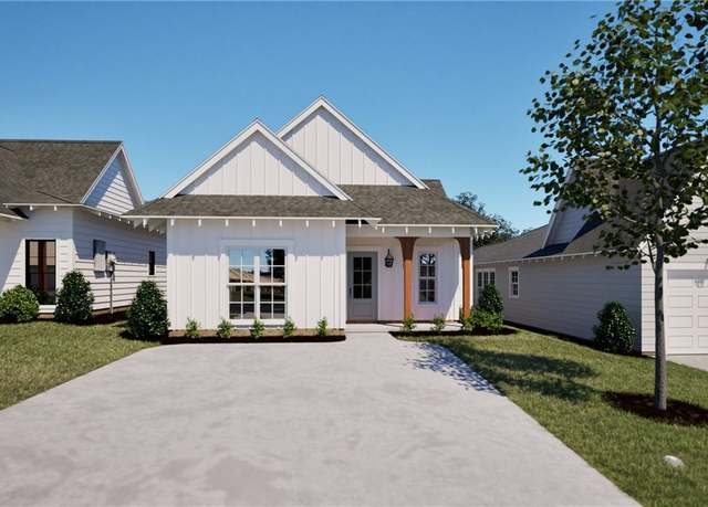 Property at 1095 Woodland Ln, Opelika, AL 36801, 3 beds, 2 baths