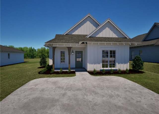 Property at 0084 Summer St, Opelika, AL 36801, 3 beds, 2 baths
