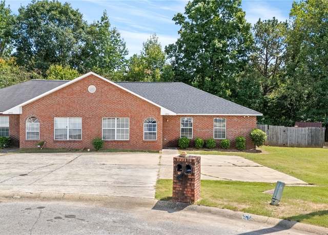 Property at 1996 Woodview Ct, Auburn, AL 36832, 3 beds, 2 baths