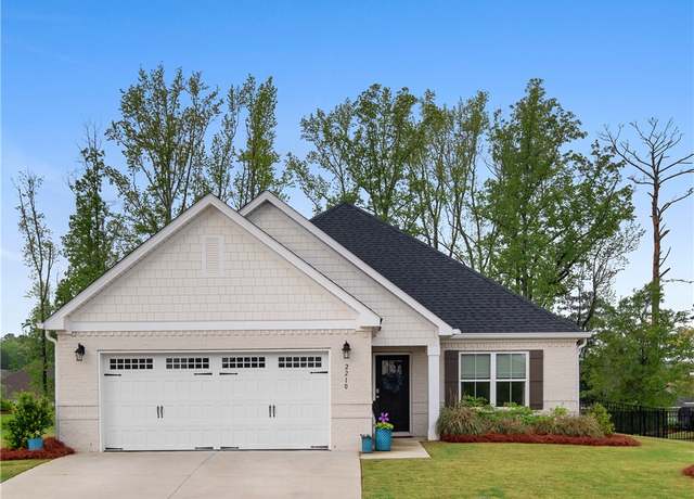 Property at 2210 Lakeview Dr, Opelika, AL 36801, 4 beds, 2.5 baths