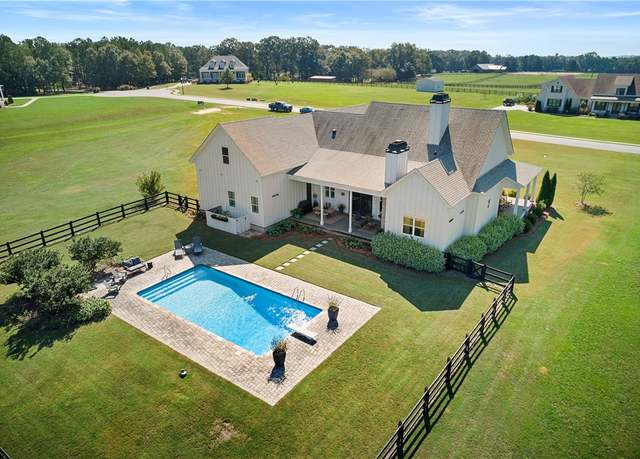 Property at 3299 Cannon Ln, Auburn, AL 36832, 4 beds, 3.5 baths