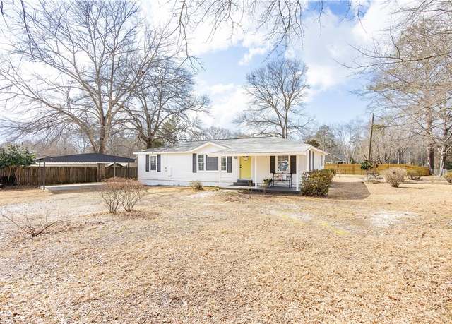 Property at 599 Byrd Ave, Smiths Station, AL 36877, 4 beds, 3 baths