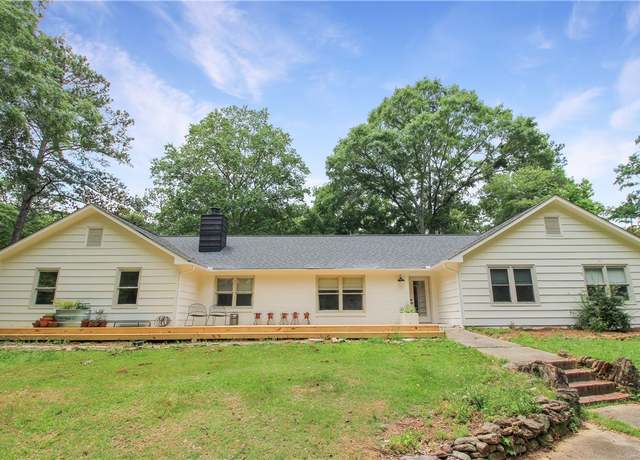 Property at 2132 Canary Dr, Auburn, AL 36830, 4 beds, 2.5 baths