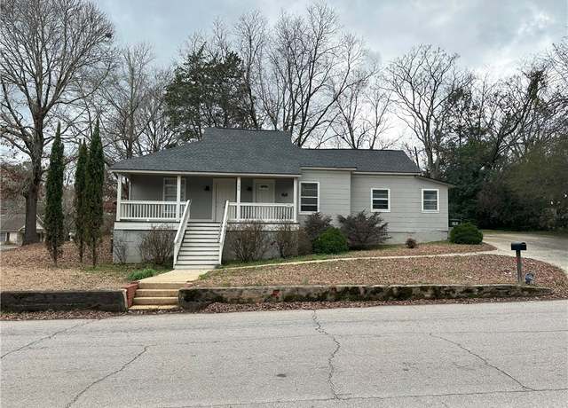 Property at 100 17th Pl, Opelika, AL 36081, 3 beds, 2 baths