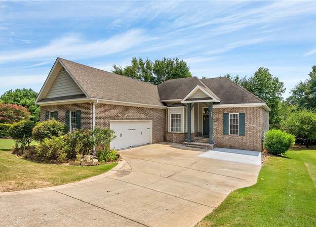 Property at 866 Stanton Dr, Auburn, AL 36380, 5 beds, 3 baths