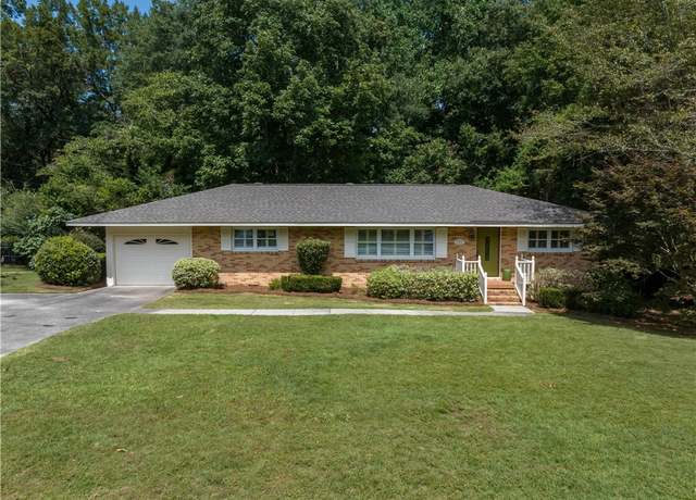 Property at 727 Brenda Ave, Auburn, AL 36830, 3 beds, 2 baths