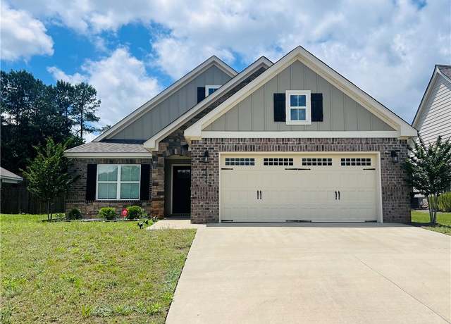 Property at 1024 Hampstead Ln, Opelika, AL 36801, 3 beds, 2 baths