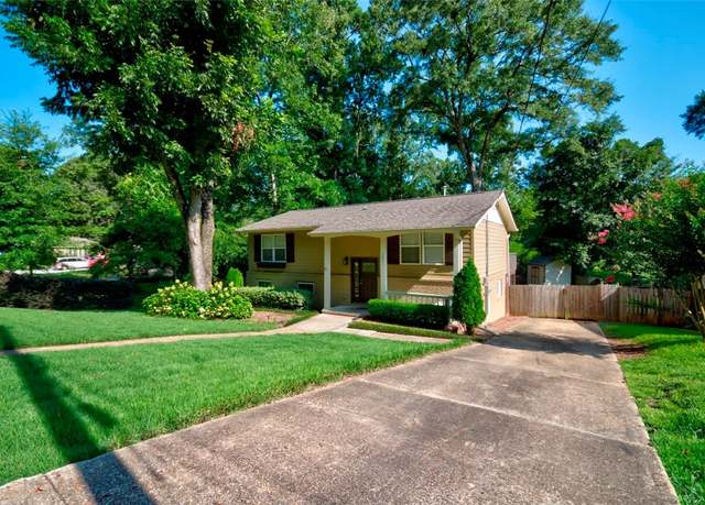 Property at 1031 E Magnolia Ave, Auburn, AL 36830, 4 beds, 2 baths
