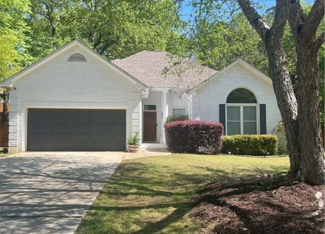 Property at 1676 Piedmont Dr, Auburn, AL 36830, 4 beds, 2 baths